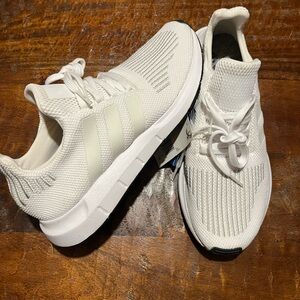 Adidas Swift Run NWT